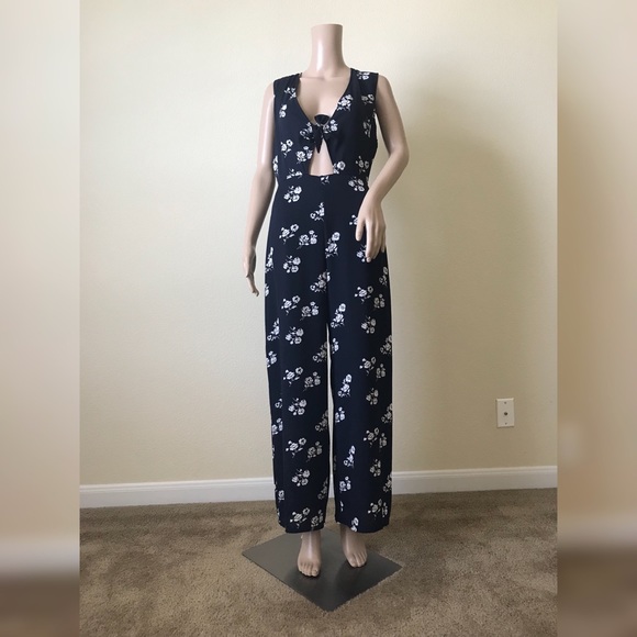 Other - ✨Navy Blue Floral Jumpsuit✨